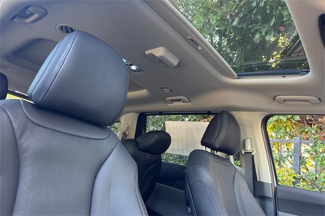 new 2026 Kia Carnival Hybrid car, priced at $50,285