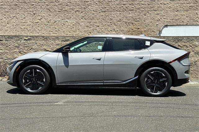 new 2025 Kia EV6 car, priced at $52,340