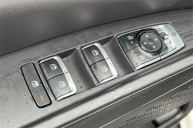 new 2025 Kia Carnival Hybrid car, priced at $51,095