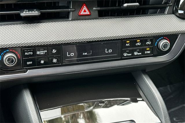 new 2025 Kia Sportage Hybrid car, priced at $30,420
