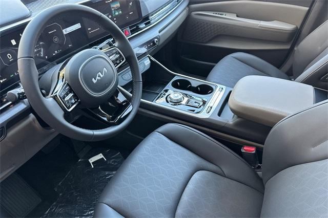 new 2026 Kia Carnival Hybrid car, priced at $50,285