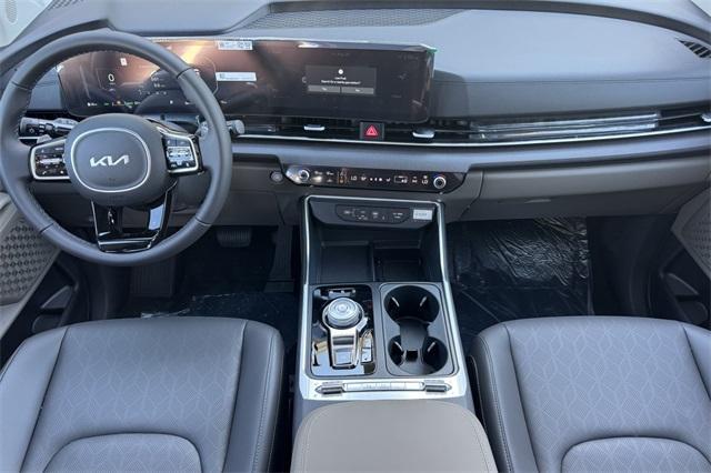 new 2026 Kia Carnival Hybrid car, priced at $50,285