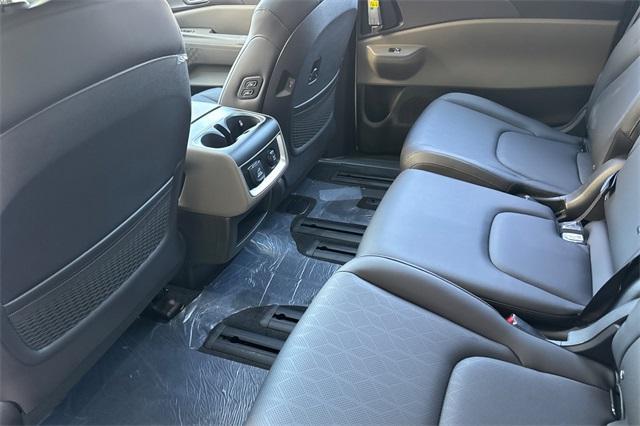 new 2026 Kia Carnival Hybrid car, priced at $50,285