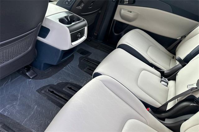 new 2025 Kia Carnival Hybrid car, priced at $44,700