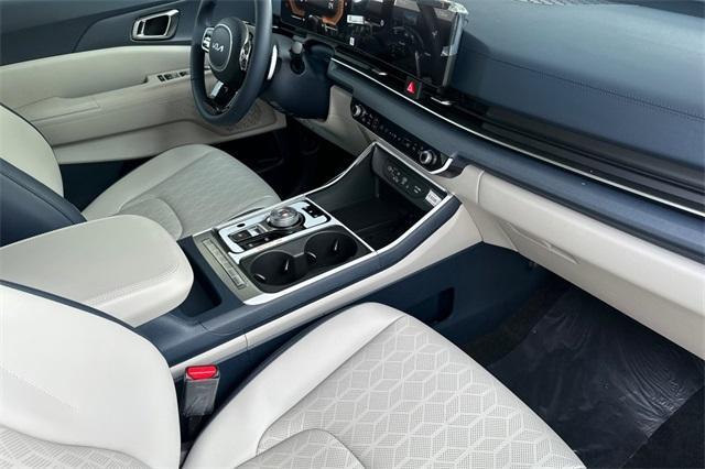 new 2025 Kia Carnival Hybrid car, priced at $44,700