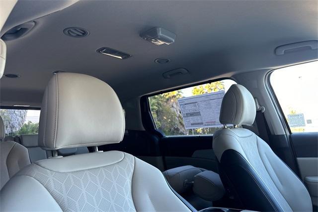 new 2025 Kia Carnival Hybrid car, priced at $44,700