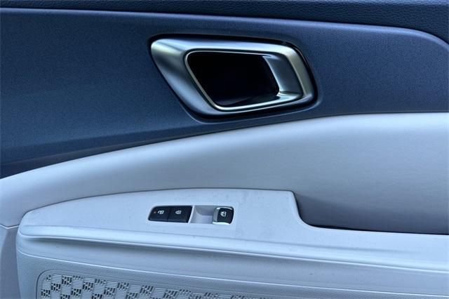 new 2025 Kia Carnival Hybrid car, priced at $44,700