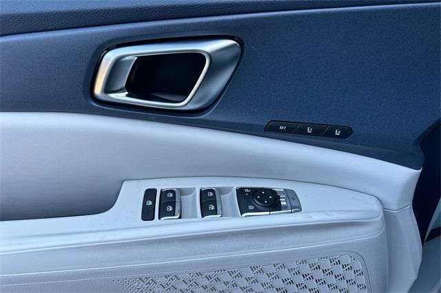new 2025 Kia Carnival Hybrid car, priced at $44,700
