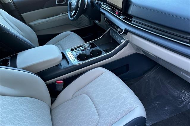 new 2025 Kia Carnival Hybrid car, priced at $44,700