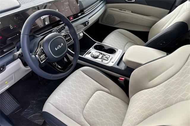 new 2025 Kia Carnival Hybrid car, priced at $44,700