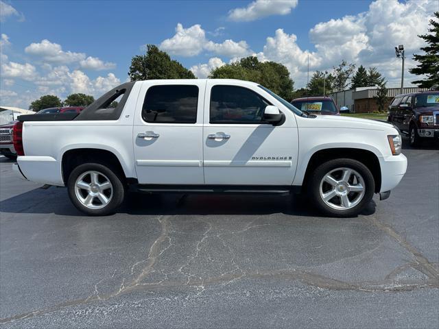 used 2007 Chevrolet Avalanche car, priced at $8,990