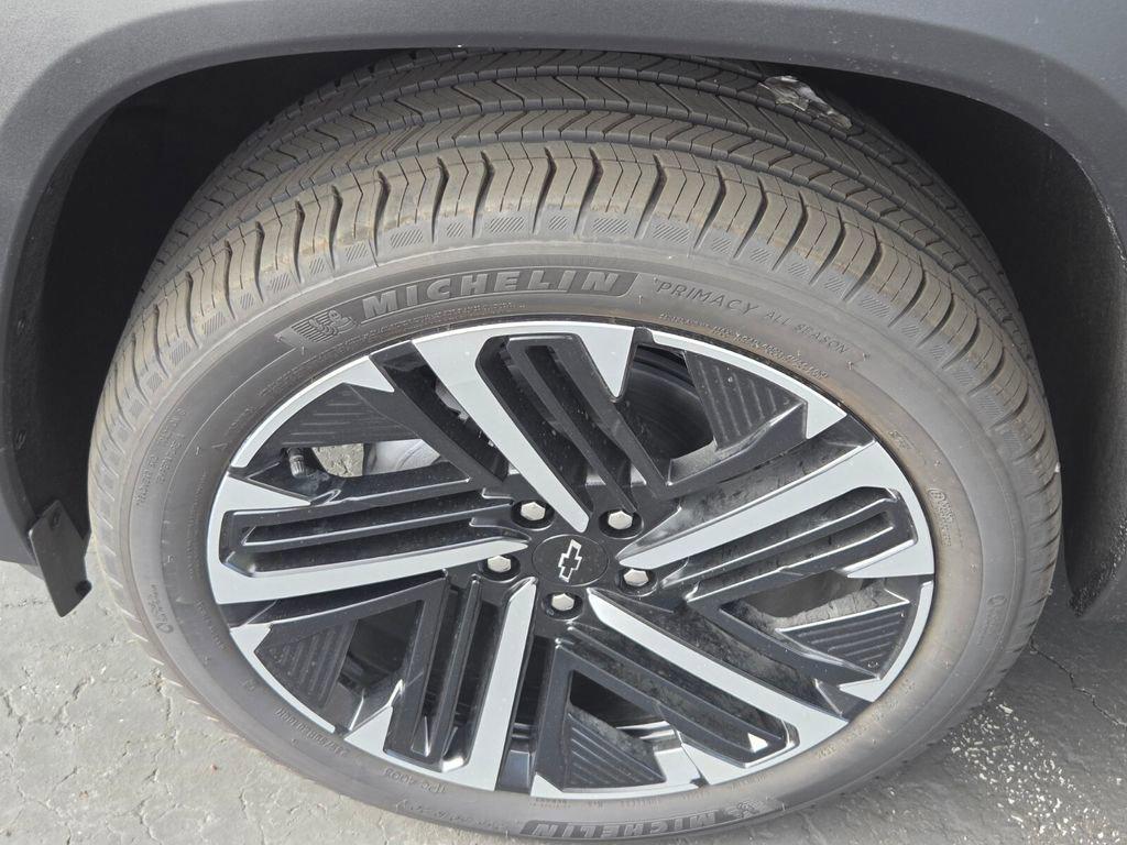 new 2026 Chevrolet Equinox car, priced at $32,684