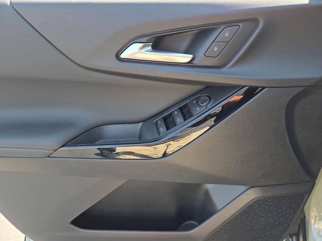 new 2026 Chevrolet Equinox car, priced at $32,680