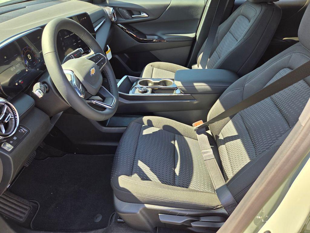 new 2026 Chevrolet Equinox car, priced at $32,680