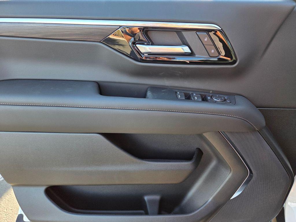 new 2025 Chevrolet Suburban car, priced at $71,200