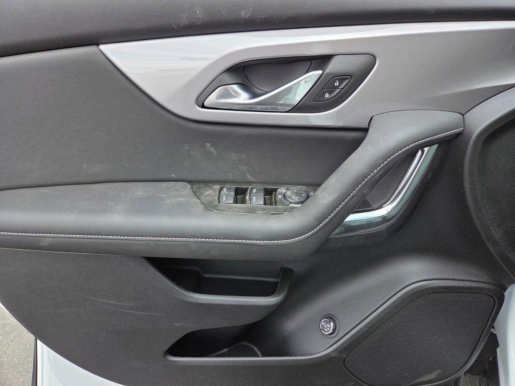 new 2025 Chevrolet Blazer car, priced at $35,270