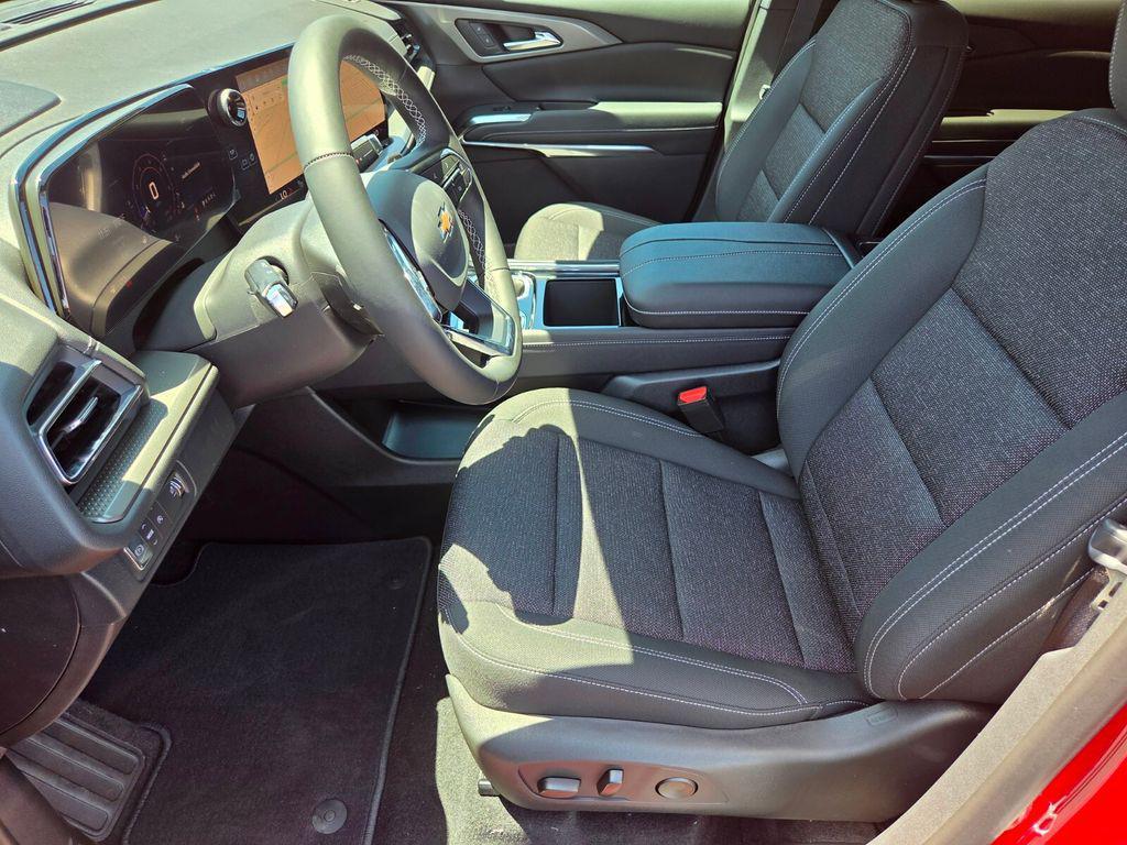 new 2025 Chevrolet Traverse car, priced at $43,814
