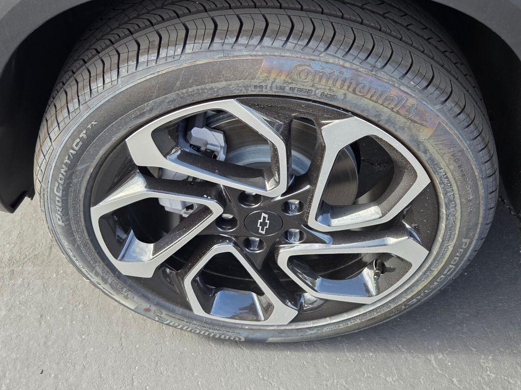new 2025 Chevrolet Trax car, priced at $27,500