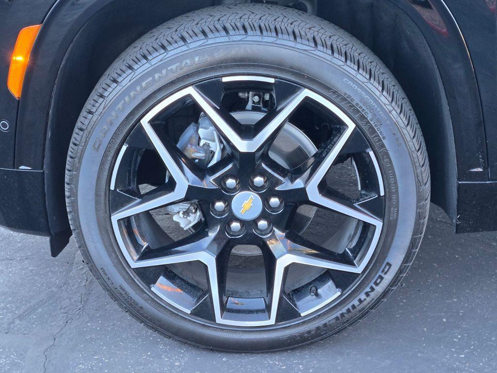 used 2025 Chevrolet Traverse car, priced at $50,992