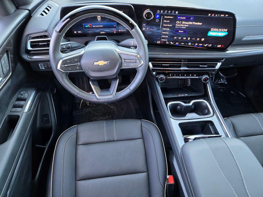 used 2025 Chevrolet Traverse car, priced at $50,992