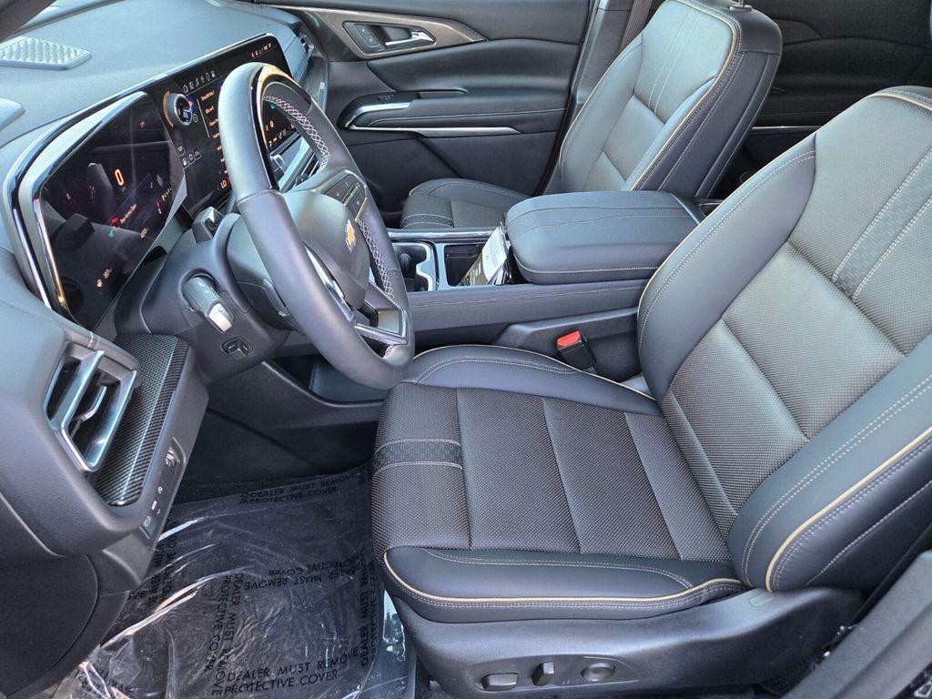 used 2025 Chevrolet Traverse car, priced at $50,992