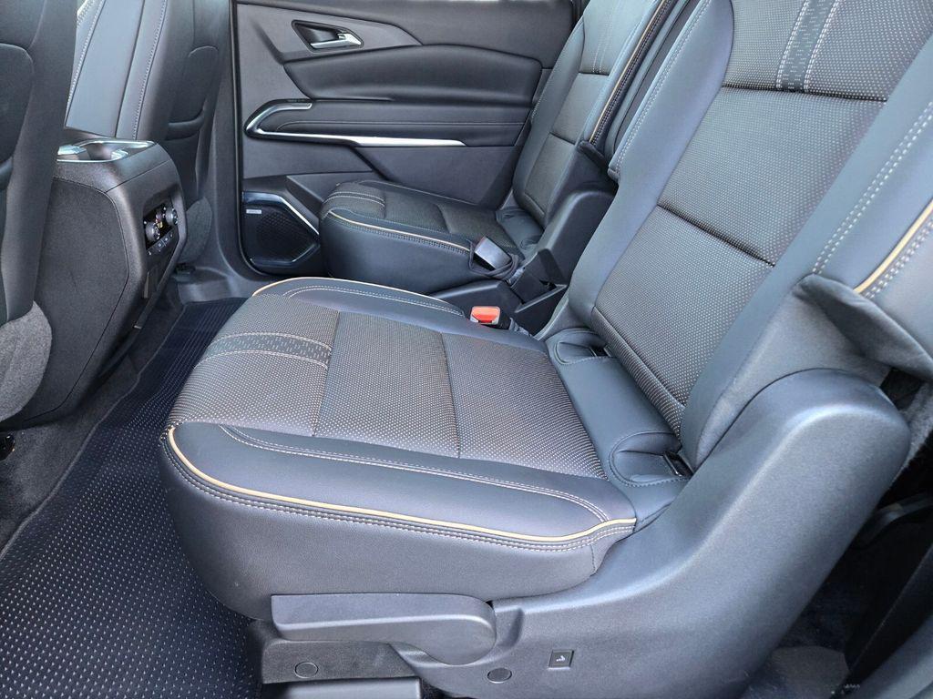 used 2025 Chevrolet Traverse car, priced at $50,992