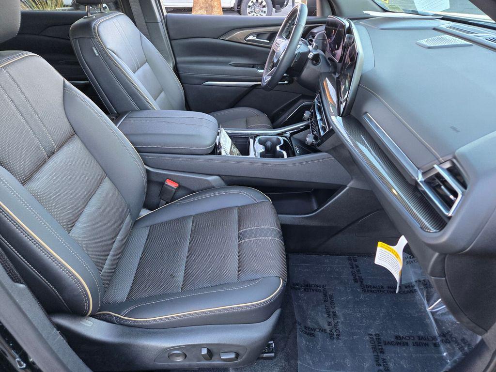 used 2025 Chevrolet Traverse car, priced at $50,992