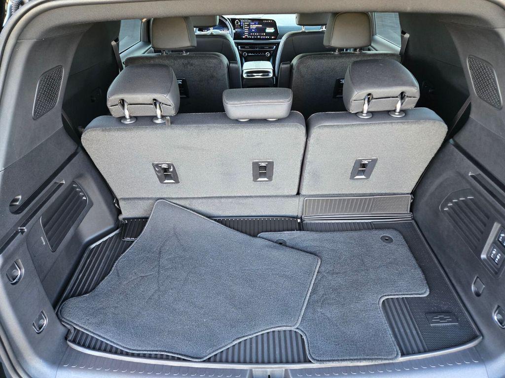 used 2025 Chevrolet Traverse car, priced at $50,992