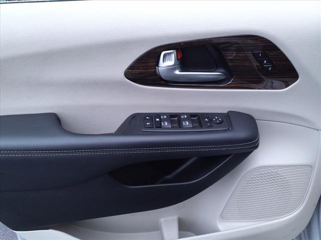 used 2023 Chrysler Pacifica car, priced at $28,581
