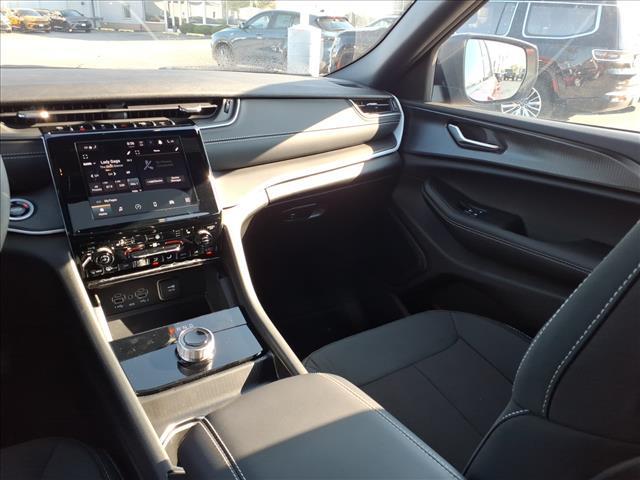 new 2025 Jeep Grand Cherokee car, priced at $35,778