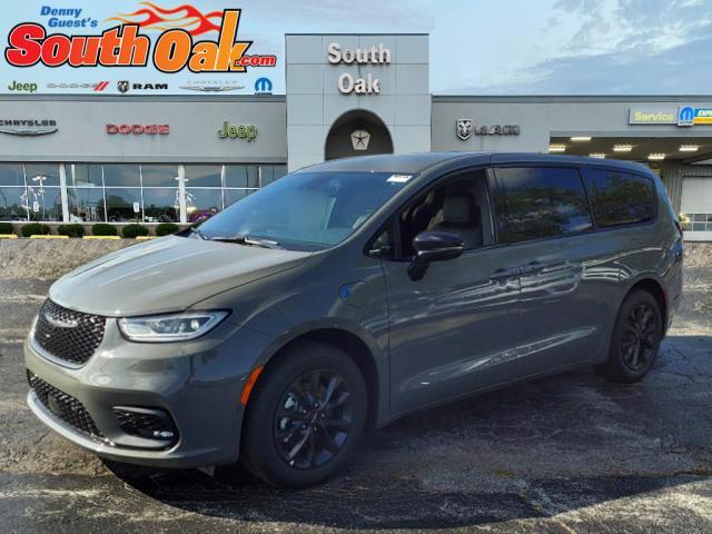 new 2024 Chrysler Pacifica Hybrid car, priced at $55,740