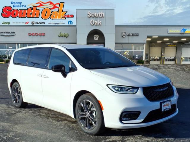 new 2026 Chrysler Pacifica car, priced at $42,359