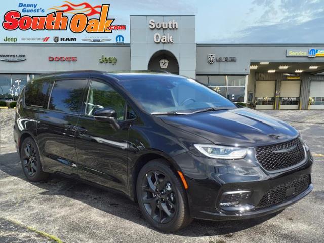 new 2024 Chrysler Pacifica car, priced at $51,820