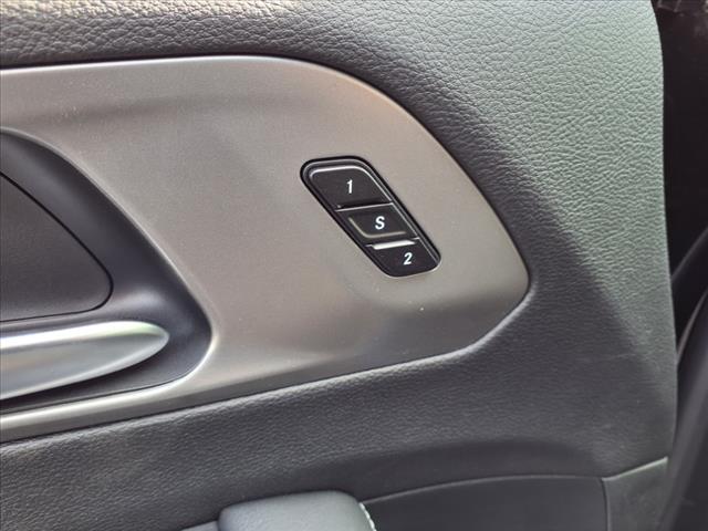 new 2025 Chrysler Pacifica car, priced at $37,334