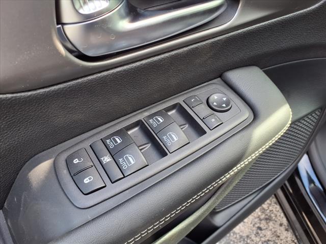 new 2025 Chrysler Pacifica car, priced at $37,334