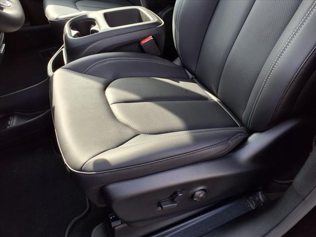 new 2025 Chrysler Pacifica car, priced at $37,334