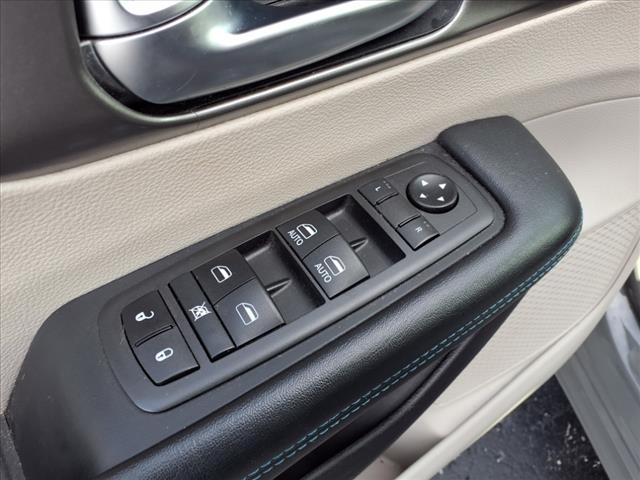 used 2021 Chrysler Pacifica Hybrid car, priced at $17,881