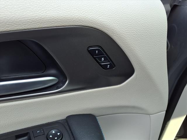 used 2021 Chrysler Pacifica Hybrid car, priced at $17,881