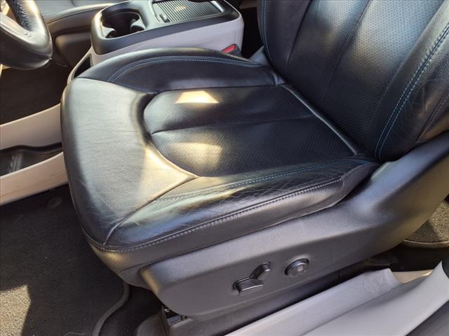 used 2021 Chrysler Pacifica Hybrid car, priced at $17,881