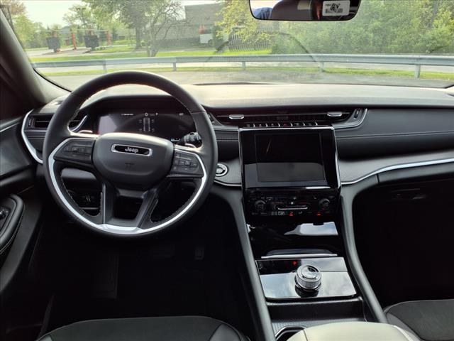 new 2025 Jeep Grand Cherokee car, priced at $43,002