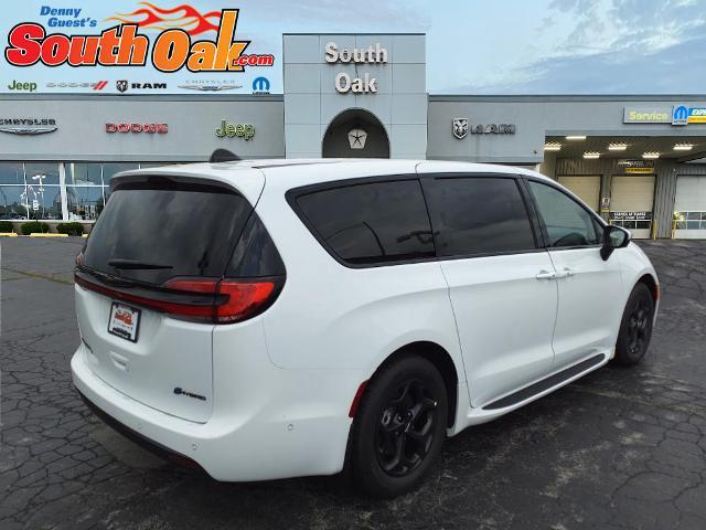 new 2023 Chrysler Pacifica Hybrid car, priced at $55,332