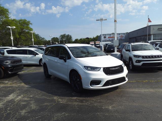 new 2024 Chrysler Pacifica car, priced at $41,405