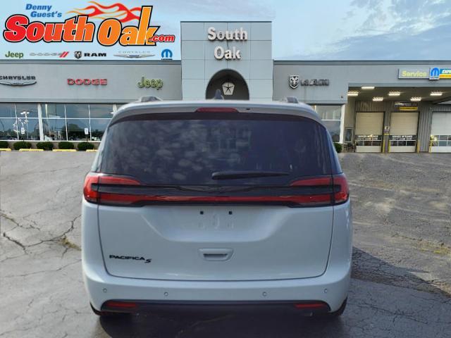 new 2024 Chrysler Pacifica car, priced at $41,405