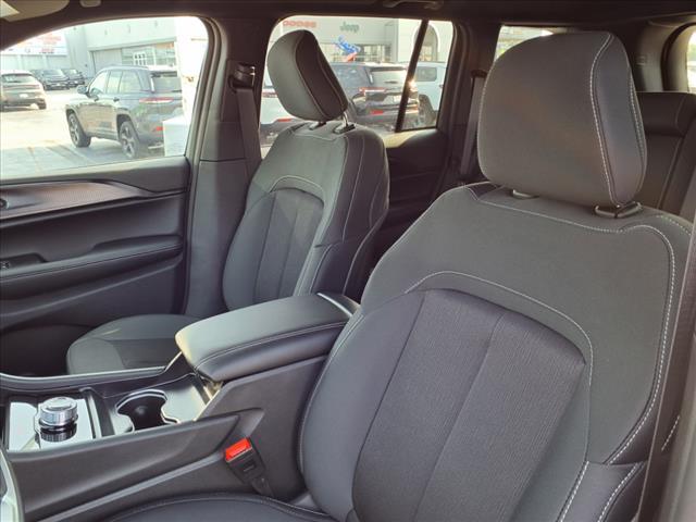 new 2025 Jeep Grand Cherokee car, priced at $33,842