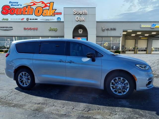 new 2026 Chrysler Pacifica car, priced at $44,649