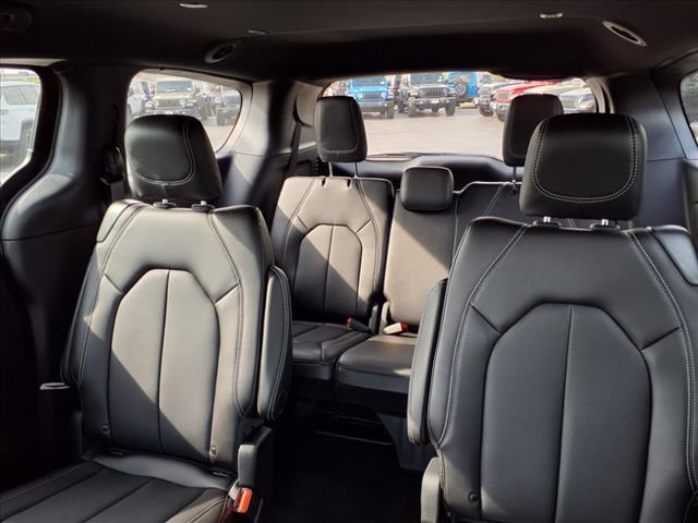 new 2025 Chrysler Pacifica car, priced at $37,334