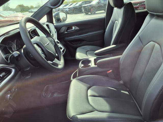 new 2025 Chrysler Pacifica car, priced at $37,334