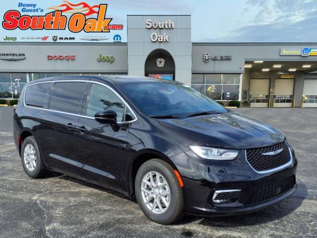 new 2025 Chrysler Pacifica car, priced at $37,334