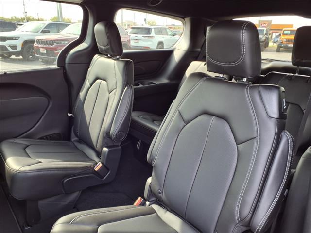 new 2025 Chrysler Pacifica car, priced at $37,334