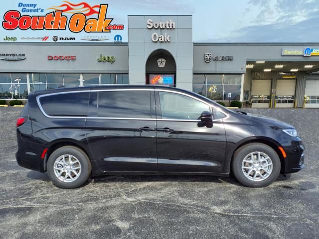 new 2025 Chrysler Pacifica car, priced at $37,334